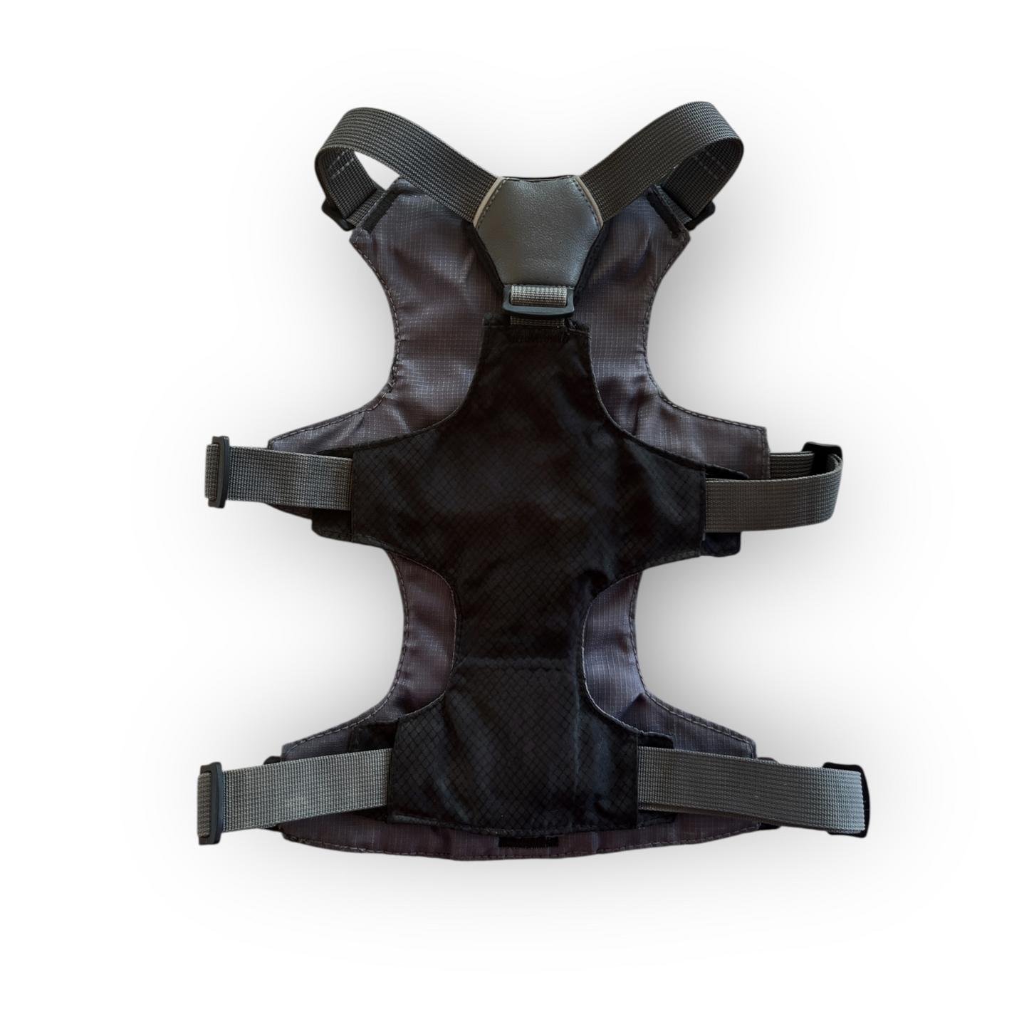Vue complète du harnais Trekka noir OrkaDog côté ventre avec sangles ajustables