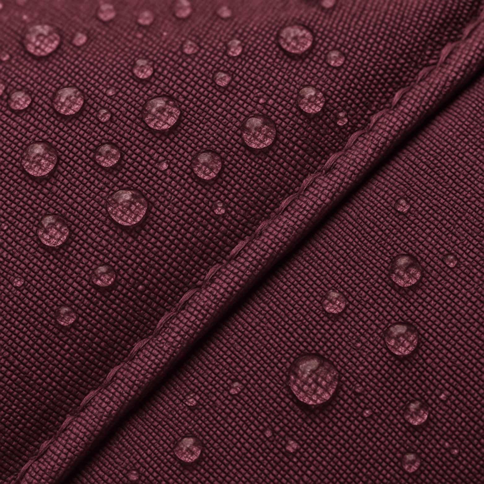 Zoom sur le tissu déperlant du harnais pour chien Explorer OrkaDog, pour les randonnées en conditions extrêmes