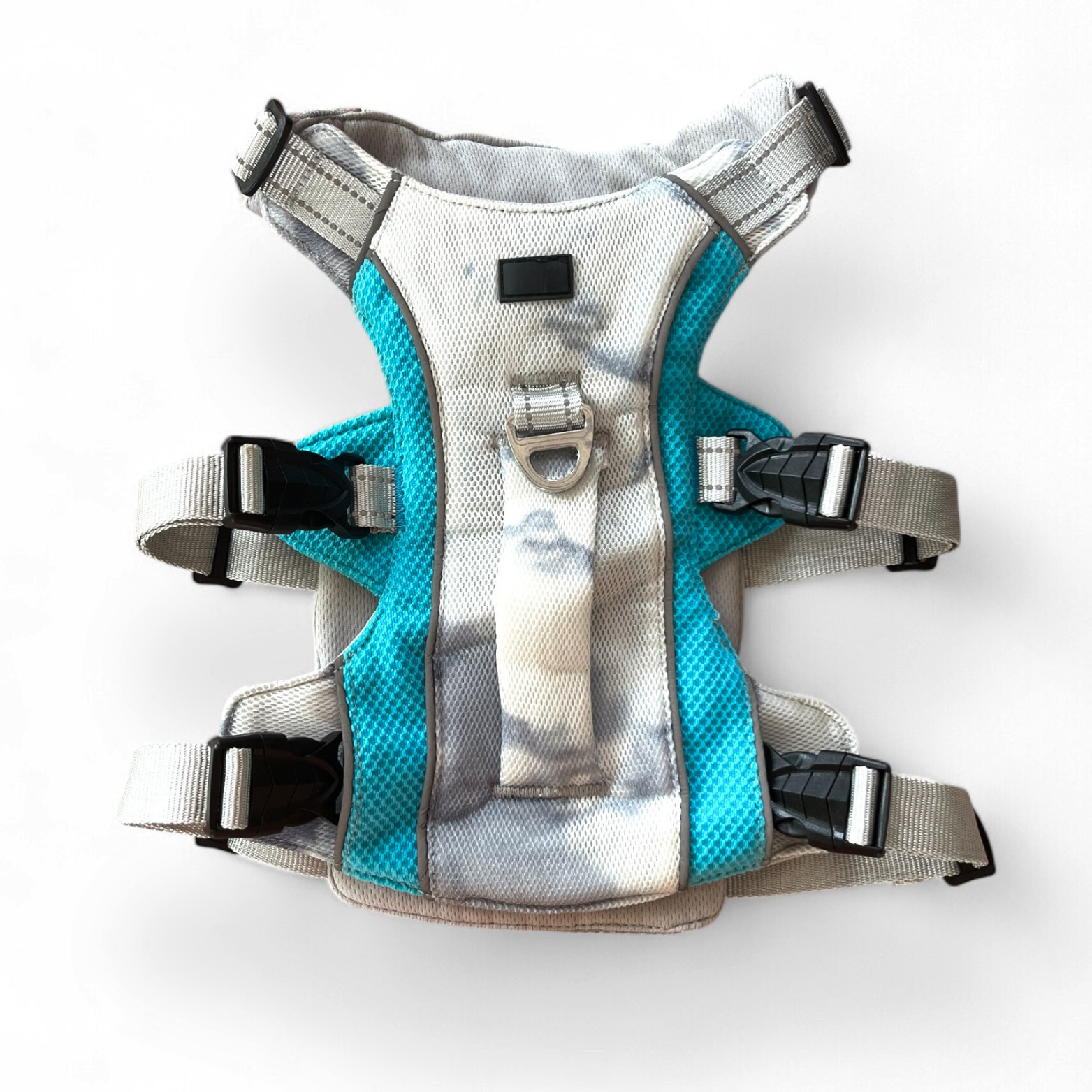 Vue de dos du harnais rafraîchissant 3 points OrkaDog posé à plat sur fond blanc